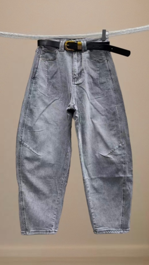 Jeansy Uiuj Banana Fit UBAM261-1