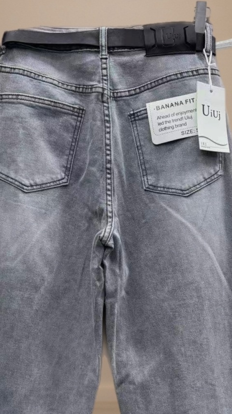 Jeansy Uiuj Banana Fit UBAM261-1