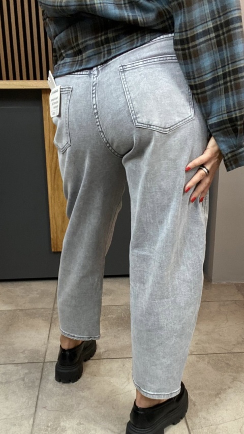 Jeansy Uiuj Banana Fit UBAM261-1