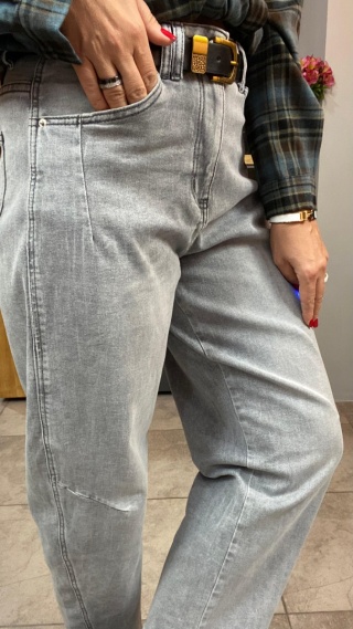 Jeansy Uiuj Banana Fit UBAM261-1