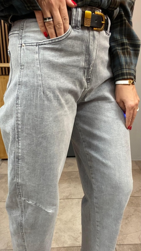 Jeansy Uiuj Banana Fit UBAM261-1