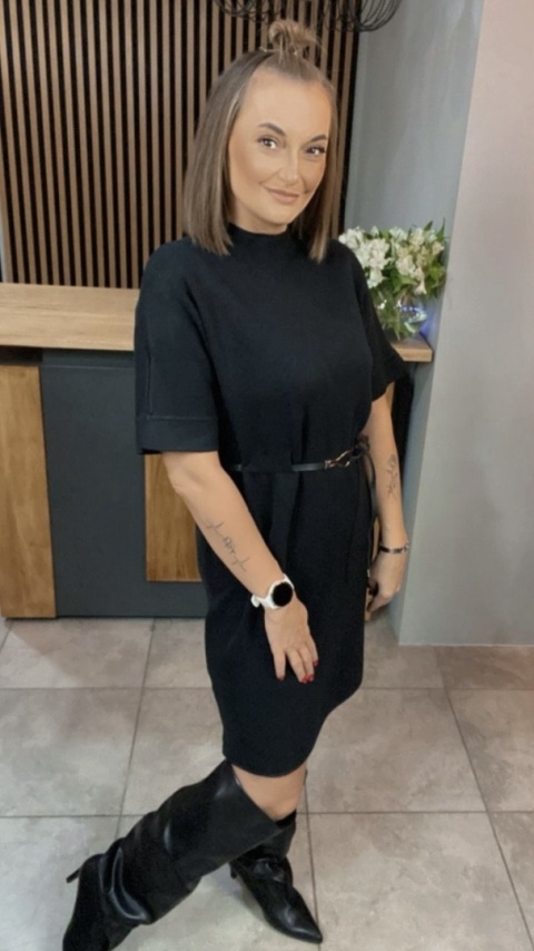 Sukienka dzianinowa Melody z paskiem - Czarna