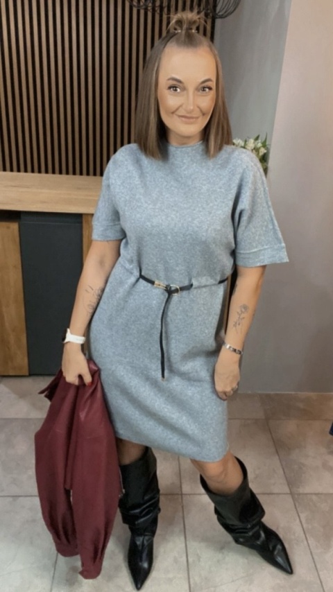 Sukienka dzianinowa Melody z paskiem - Szara