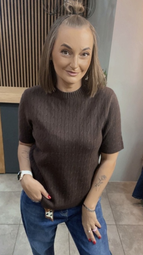 Sweter ze splotem warkoczowym - Czekolada