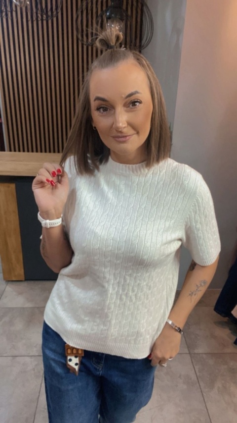 Sweter ze splotem warkoczowym - Śmietanka