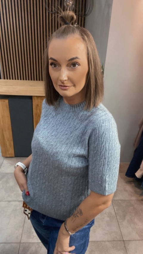 Sweter ze splotem warkoczowym - Szary