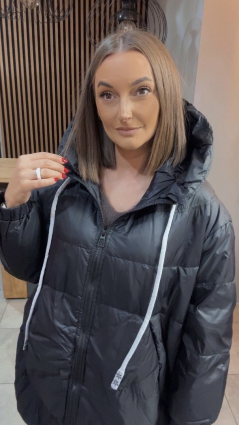 Kurtka Oversize z Naturalnym Puchem - Czarna