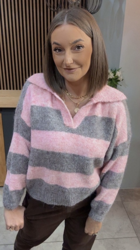 Sweter w paski z kołnierzykiem - Różowy