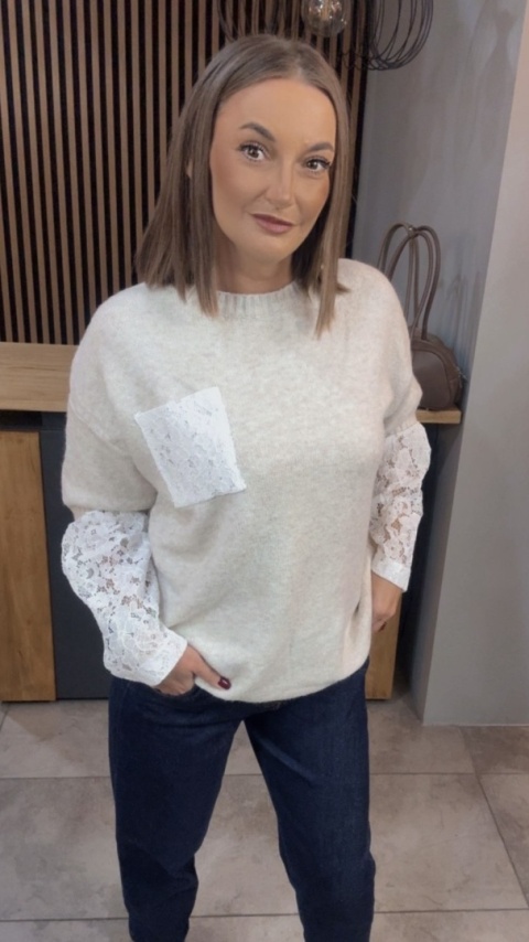 Sweter Vinceotto z koronkowymi detalami