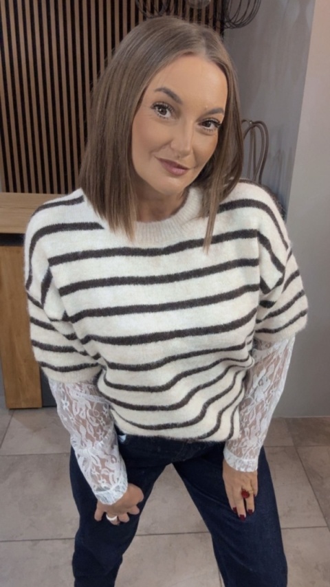 Sweter z koronkowymi rękawami – Brązowy