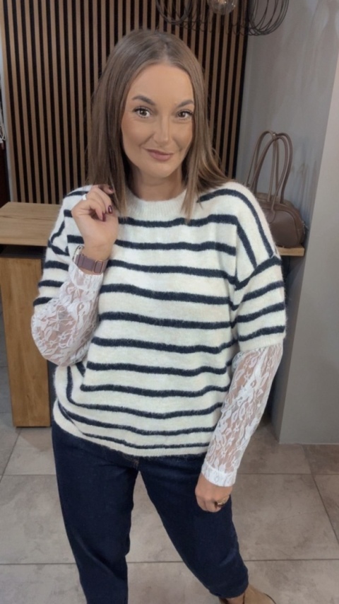 Sweter z koronkowymi rękawami – Granat