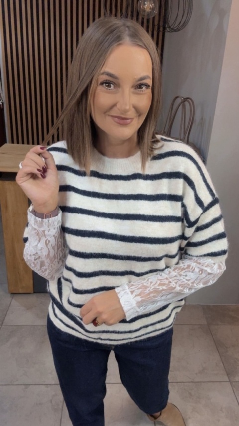 Sweter z koronkowymi rękawami – Granat