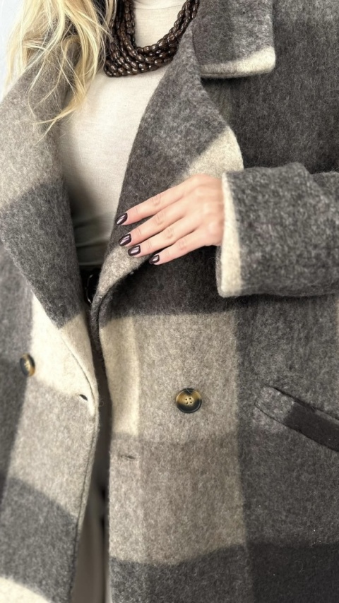 Płaszcz w kratę – Made in Italy