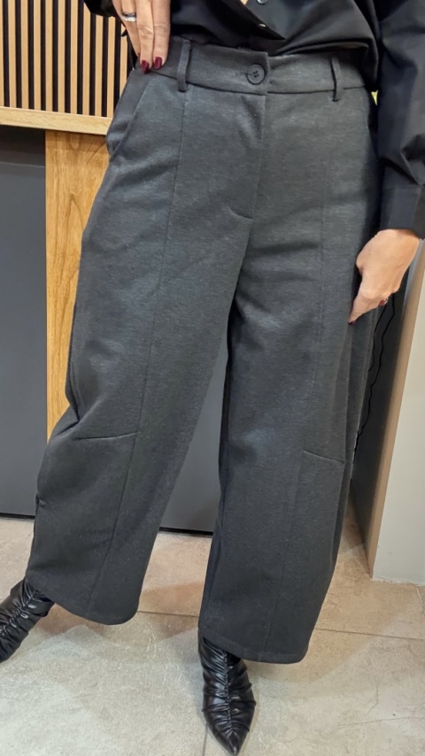 Spodnie „Wełniany komfort, który nosisz z klasą - spodnie JOY."