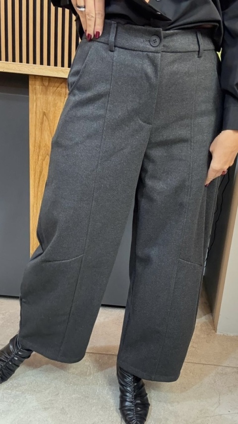 Spodnie „Wełniany komfort, który nosisz z klasą - spodnie JOY."