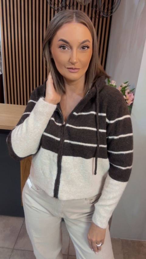 Sweter VICBEE “LOVER” z kapturem – brązowo-kremowy w paski