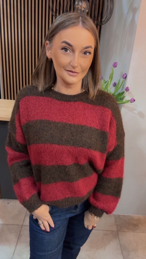 Sweter w pasy oversize - czerwono–brązowy