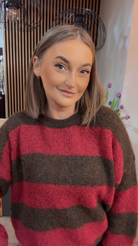 Sweter w pasy oversize - czerwono–brązowy