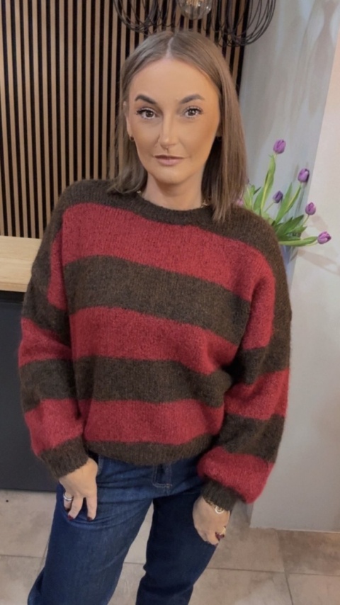 Sweter w pasy oversize - czerwono–brązowy