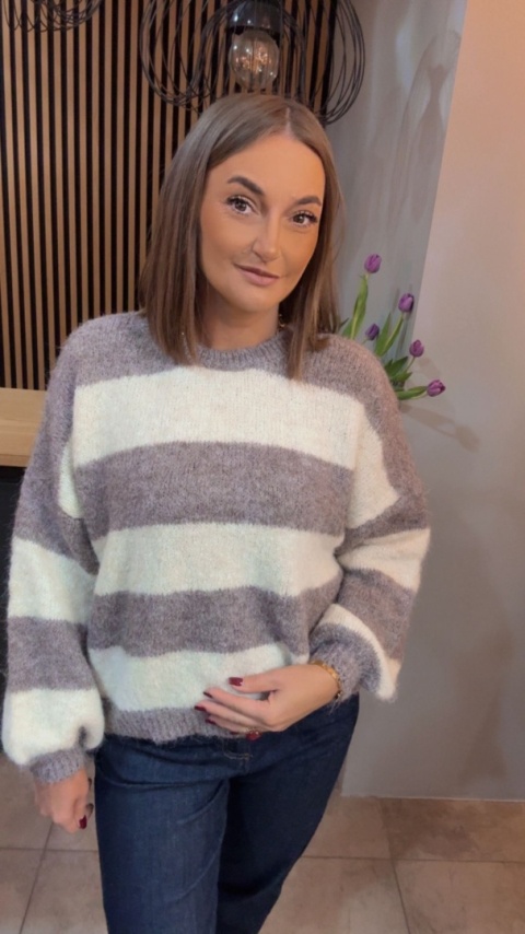 Sweter w pasy oversize - biało–szary