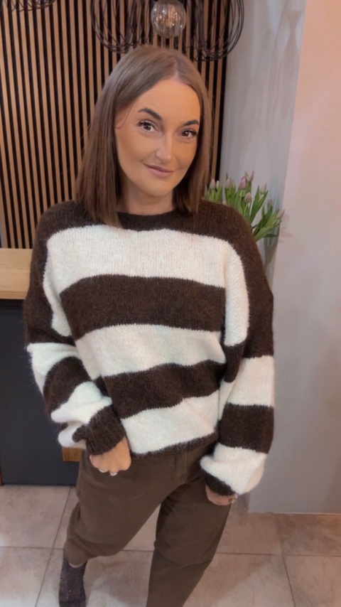 Sweter w pasy oversize - biało–brązowy