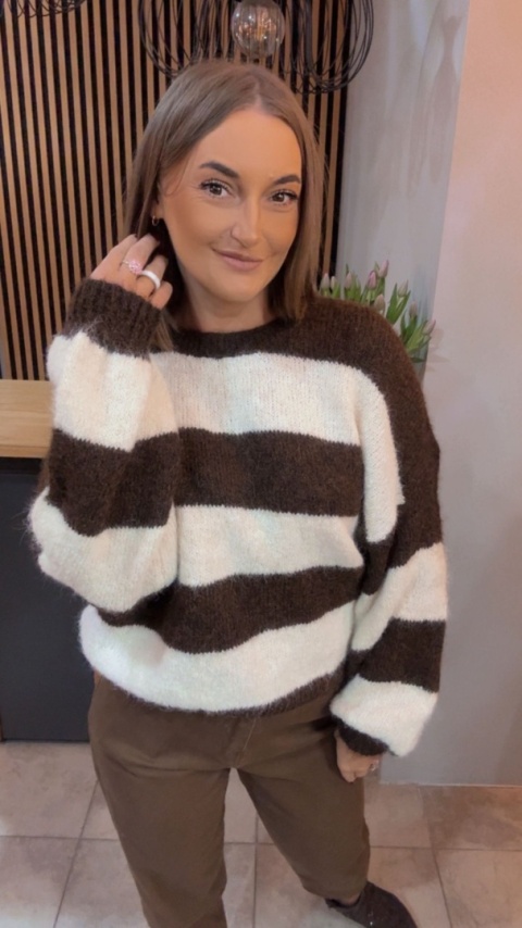 Sweter w pasy oversize - biało–brązowy