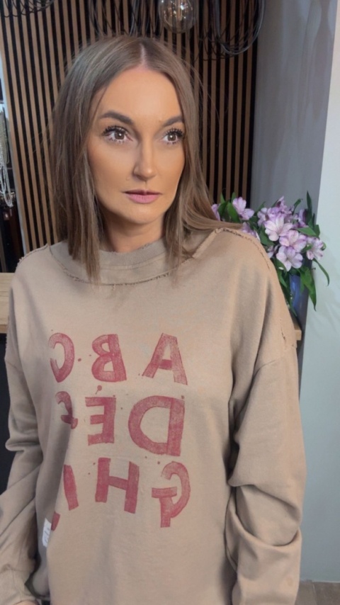 Bluza Oversize „Art Letters” - Ciepły Beż