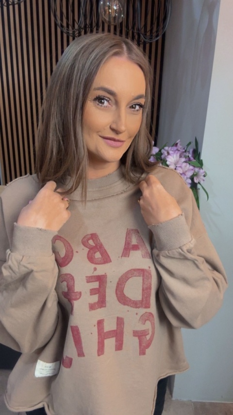 Bluza Oversize „Art Letters” - Ciepły Beż