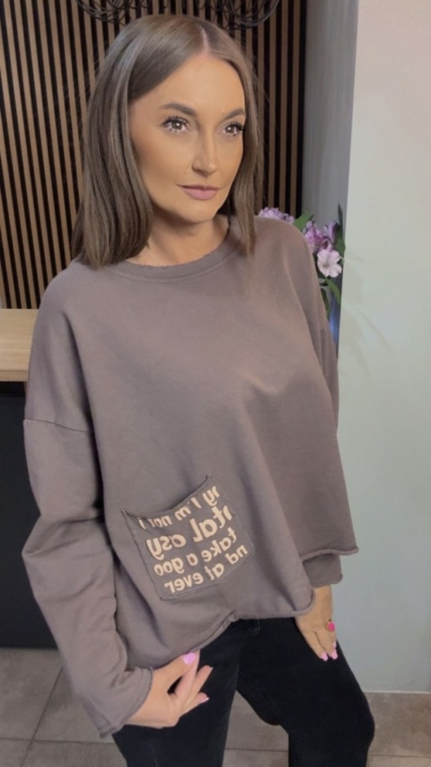 Bluza damska oversize z ozdobną kieszonką – taupe