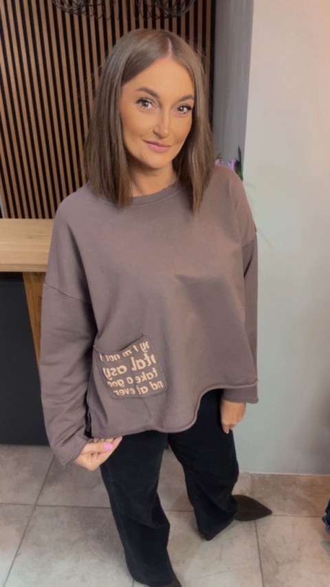 Bluza damska oversize z ozdobną kieszonką – taupe