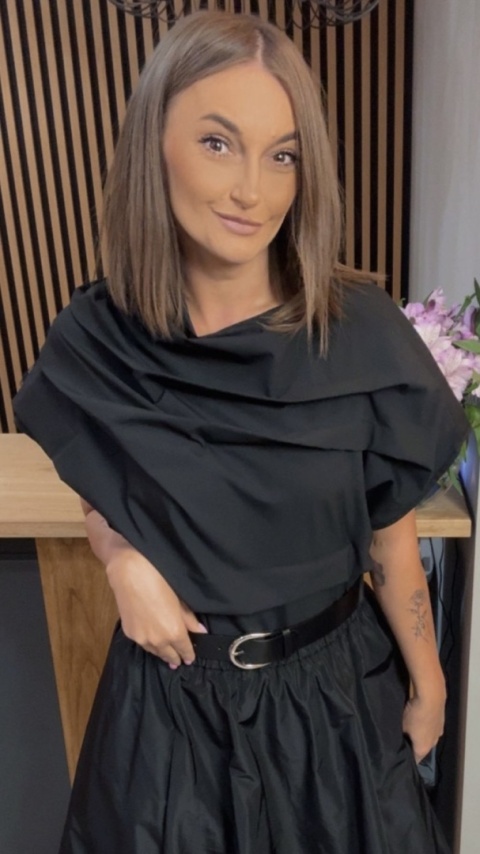 Bluzka Wendy Trendy 3D – czarna, z efektownym, warstwowym wykończeniem