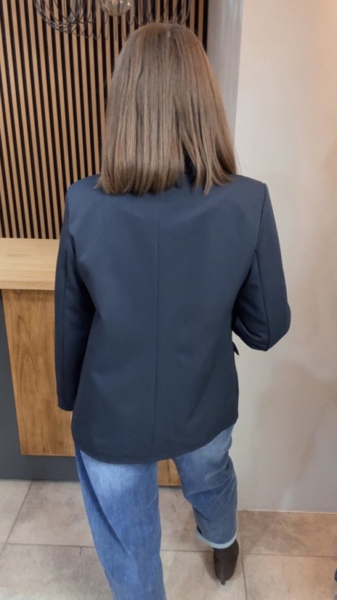 Elegancka Marynarka Dwurzędowa – Granatowa