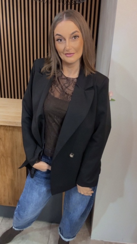 Elegancka Marynarka Dwurzędowa – Czarna