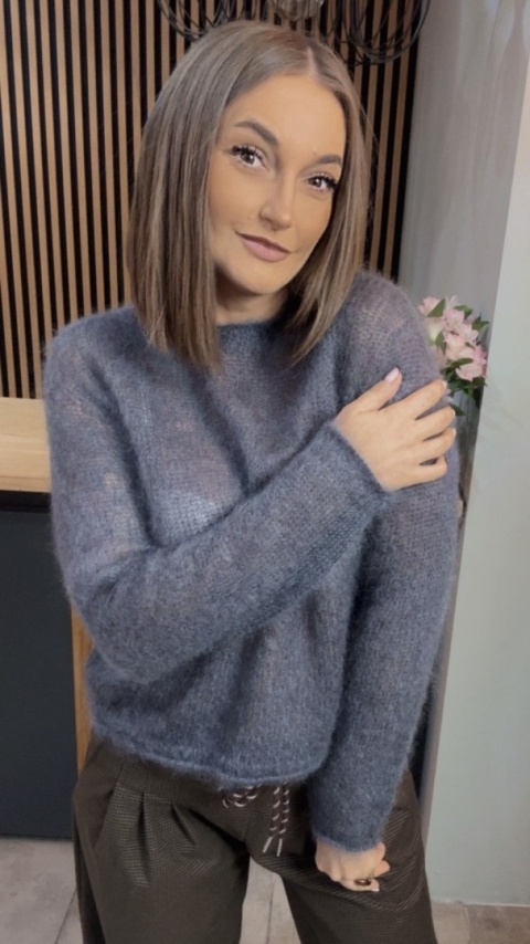 Sweter Kid Moher - klasyczny krój z okrągłym dekoltem - Grafit