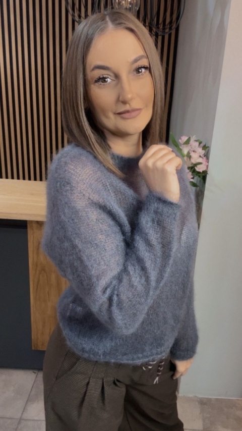 Sweter Kid Moher - klasyczny krój z okrągłym dekoltem - Grafit