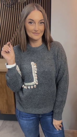 Sweter Studio Elegance z dekoracyjną aplikacją – Grafit