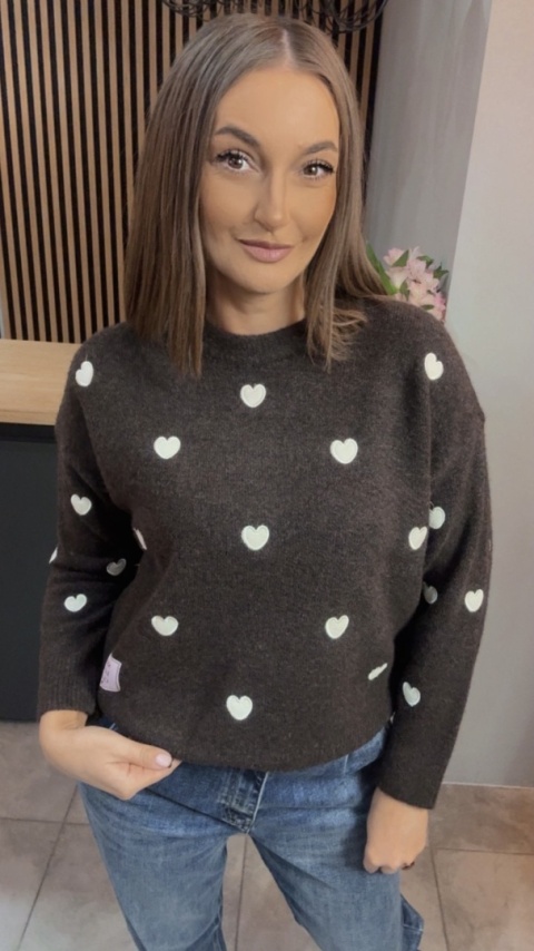 Sweter VICBEE w serduszka – ciemny brąz