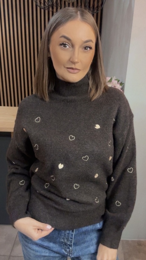 Sweter VICBEE z motywem serduszek – półgolf
