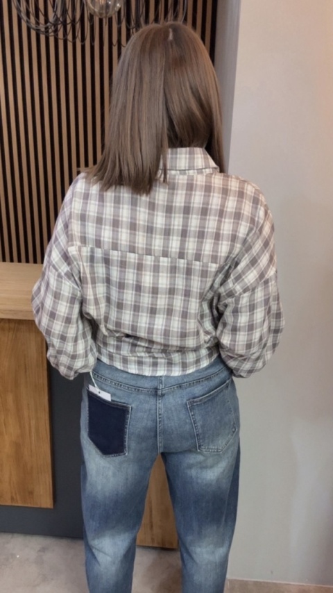 Jeansy z kontrastową kieszenią – Premium Denim