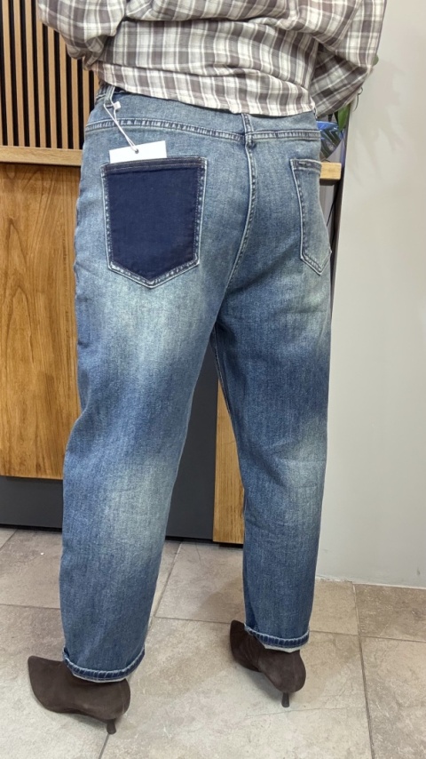 Jeansy z kontrastową kieszenią – Premium Denim