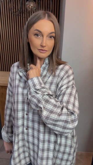 Koszula w kratę - w stonowanej kolorystyce szaro-beżowej