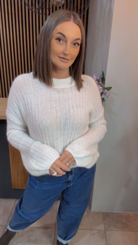 Sweter dzwonek MISS LUCKY – Biały