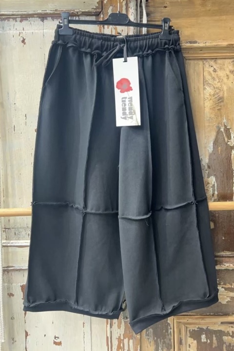 Spodnie Wendy Trendy z surowymi szwami - oversize, nowoczesny krój