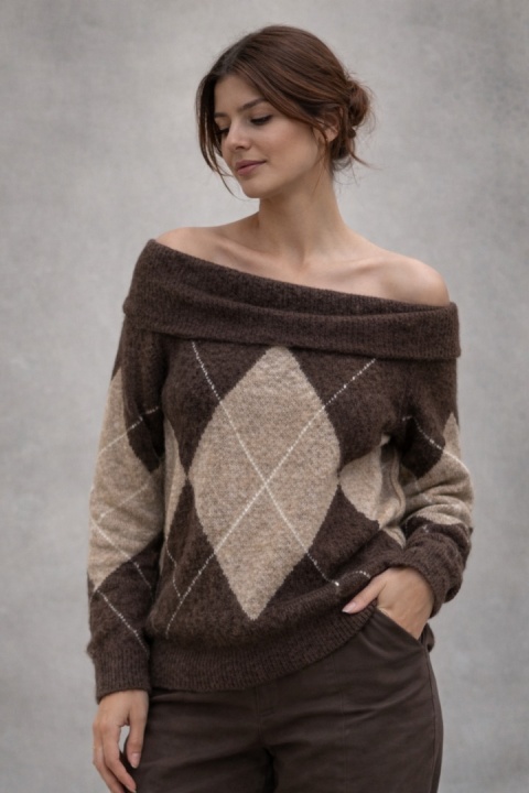 Sweter VICBEE - Argyle z szerokim kołnierzem - Coffee