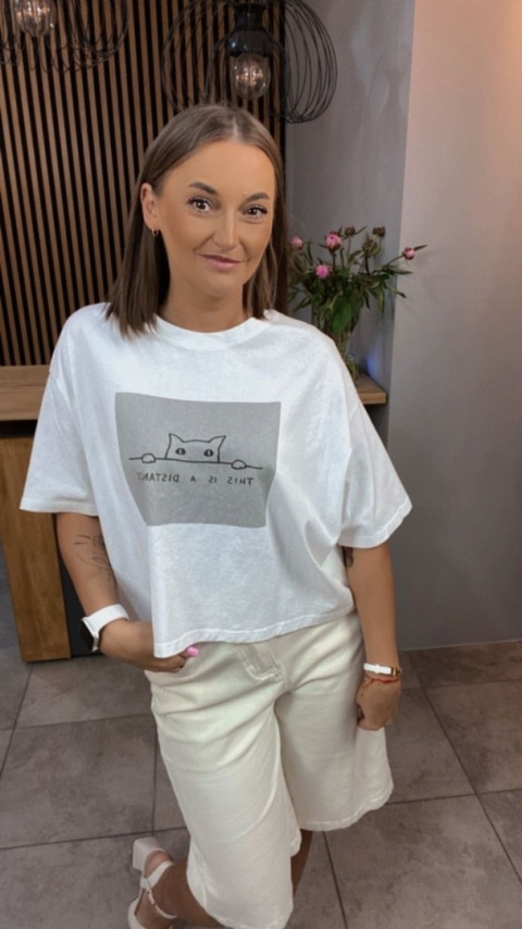 T-shirt – “This is a distance” Biały T-shirt – “This is a distance” Biały