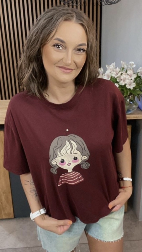 T-shirt z kieszonką z tyłu Feiwemokai – bordowy z uroczą grafiką T-shirt z kieszonką z tyłu Feiwemokai – bordowy z uroczą grafiką