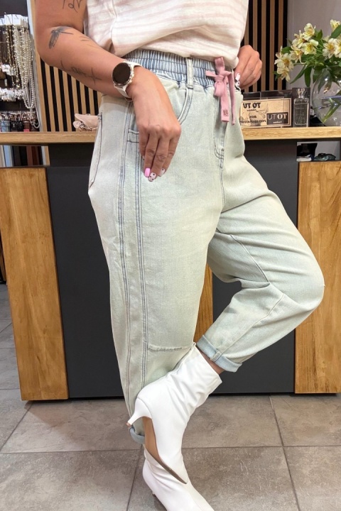 Jeansy damskie MU-YAN - jasny denim z gumą w pasie