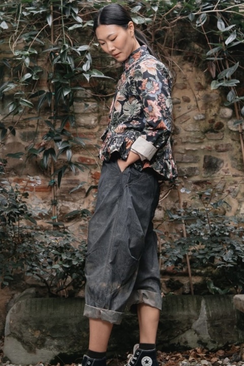 Spodnie baggy damskie Wendy Trendy – jeans vintage szaro-niebieski z beżowymi przetarciami