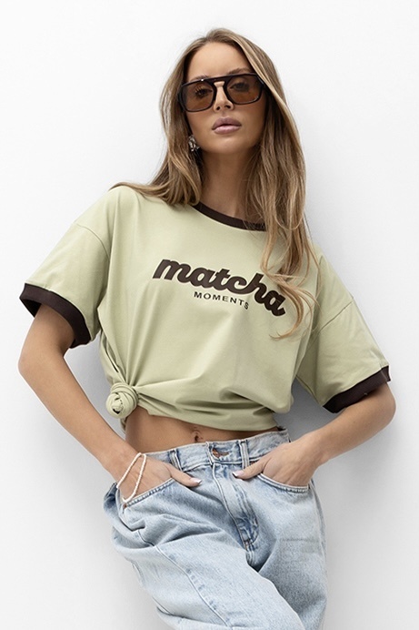 T-SHIRT MATCHA MOMENTS - ZIELONY