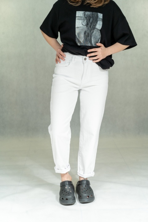 Białe jeansy damskie AD'ORO - Klasyczny MOM FIT (High Waist)